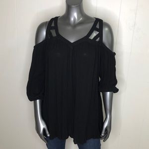 Black cold shoulder top. Medium.